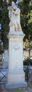 το ταφικό μνημείο του Κίτσου Τζαβέλλα στο Α΄ Νεκροταφείο των Αθηνών