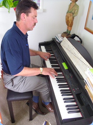 Peter Littlejohn playing Delyse's Clavinova