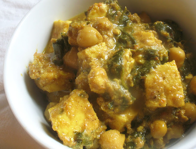 Paneer together with Spinach inwards a Spicy Tomato Sauce amongst Chickpeas (Paneer Palak)