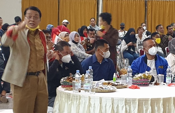 Serunya Nobar Final AFF yang digelar Anggota DPR RI Gandung Pardiman dan Menpora 