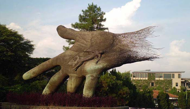 Praying Hands, Tulsa, Amerika Serikat