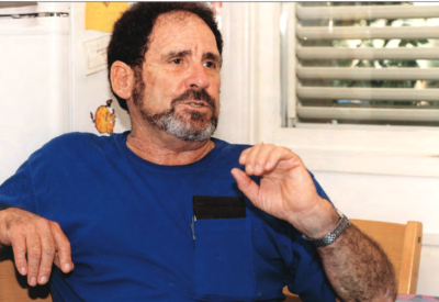 Adam Zertal, ex-diretor e professor do Departamento de Arqueologia da Universidade de Haifa, em Israel, que faleceu em 2015, foi o responsável por encontrar o Altar de Josué no Monte Ebal em 1983, onde o tablete de chumbo foi encontrado em dezembro de 2019