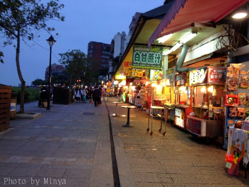 川沿いエリアの夜