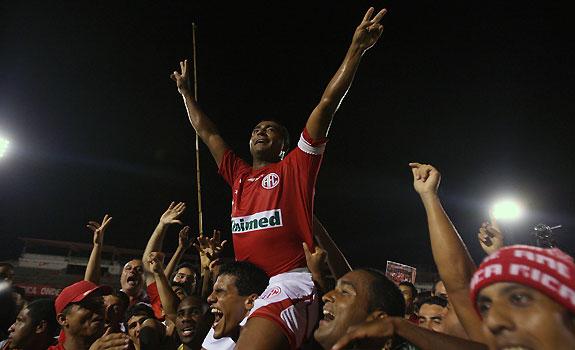 2ª Divisão Carioca: É campeão.