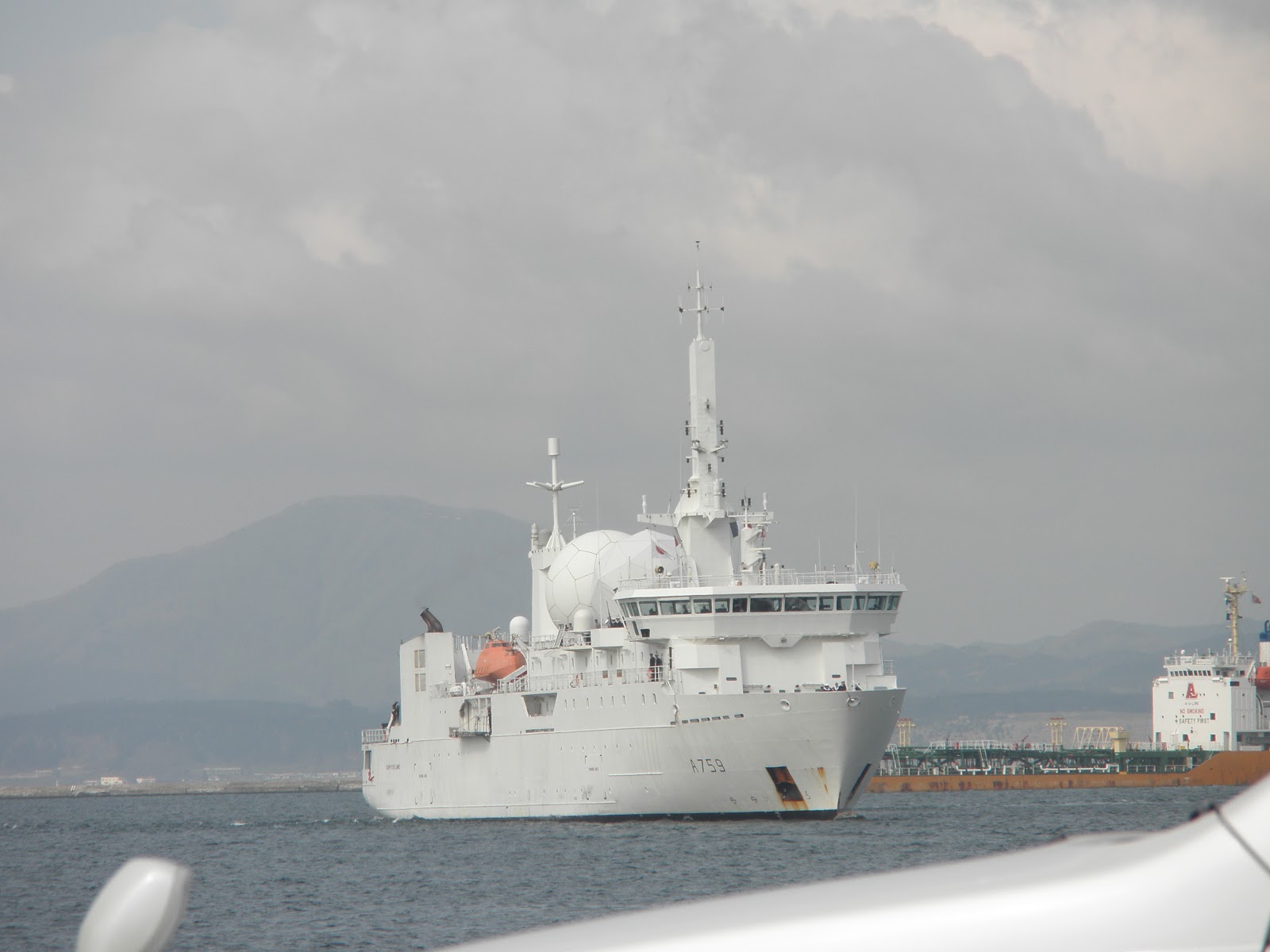 市戸ゆたか 5月11日フランス艦船入港抗議集会