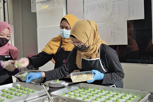 Hada Labo’s We Care For Society Campaign To Benefit B40 Entrepreneurs And B40 Communities