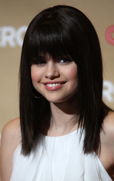 selena gomez short haircut. Selena Gomez Short Hair Bangs.