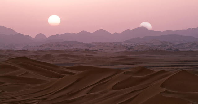 Tanto el desierto como el océano de Arrakis tienen una temperatura promedio habitable, pero las temperaturas extremas del día a día en el planeta oceánico son mucho más hospitalarias.