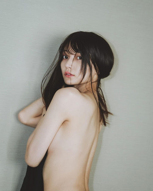 Sayaka Nitori 似鳥沙也加 – Cute Japanese Gravure Idol Topless Photoshoot