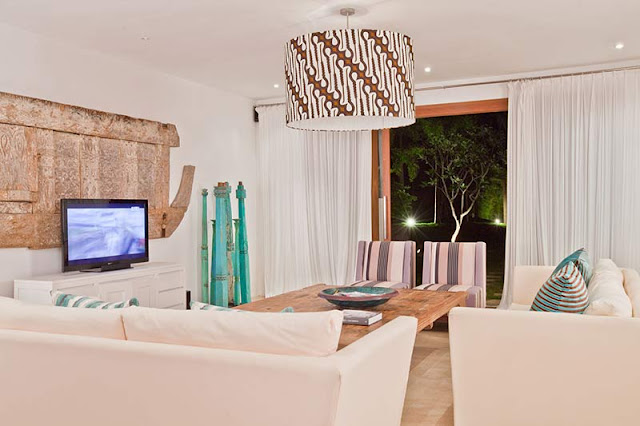 Picture of modern living room with white furniture