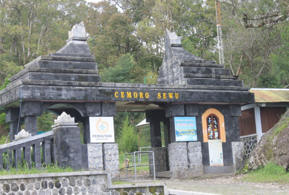 Pintu Masuk Cemoro Sewu