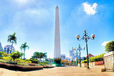 Monumen+Tugu+Pahlawan Tujuh Menara Terkenal di Indonesia