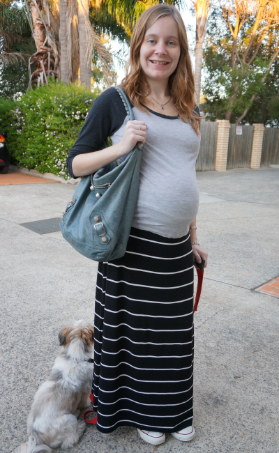 casual pregnancy outfit autumn baseball tee striped maxi skirt converse chucks