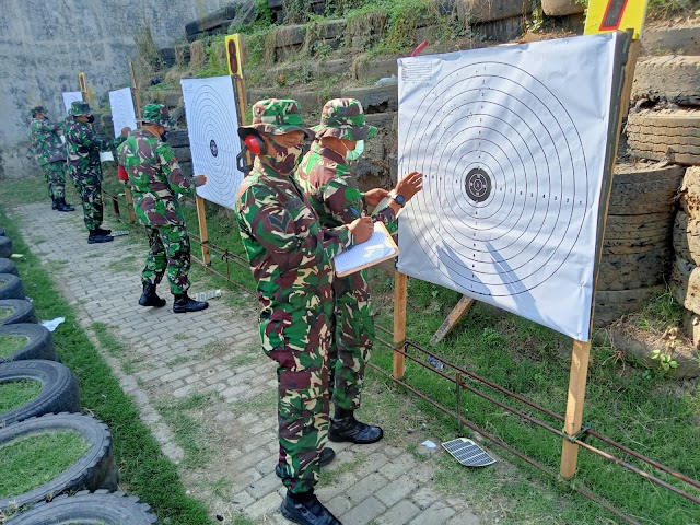 Tingkatkan Profesionalisme Prajurit, Kodim 0830/Surabaya Utara Gelar Latihan Menembak