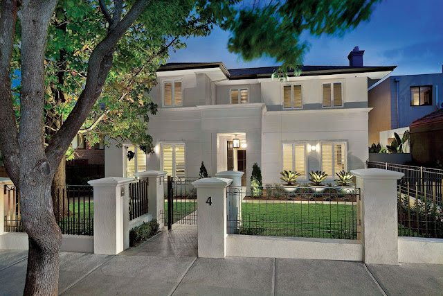 Beautiful clean home as seen from the street 