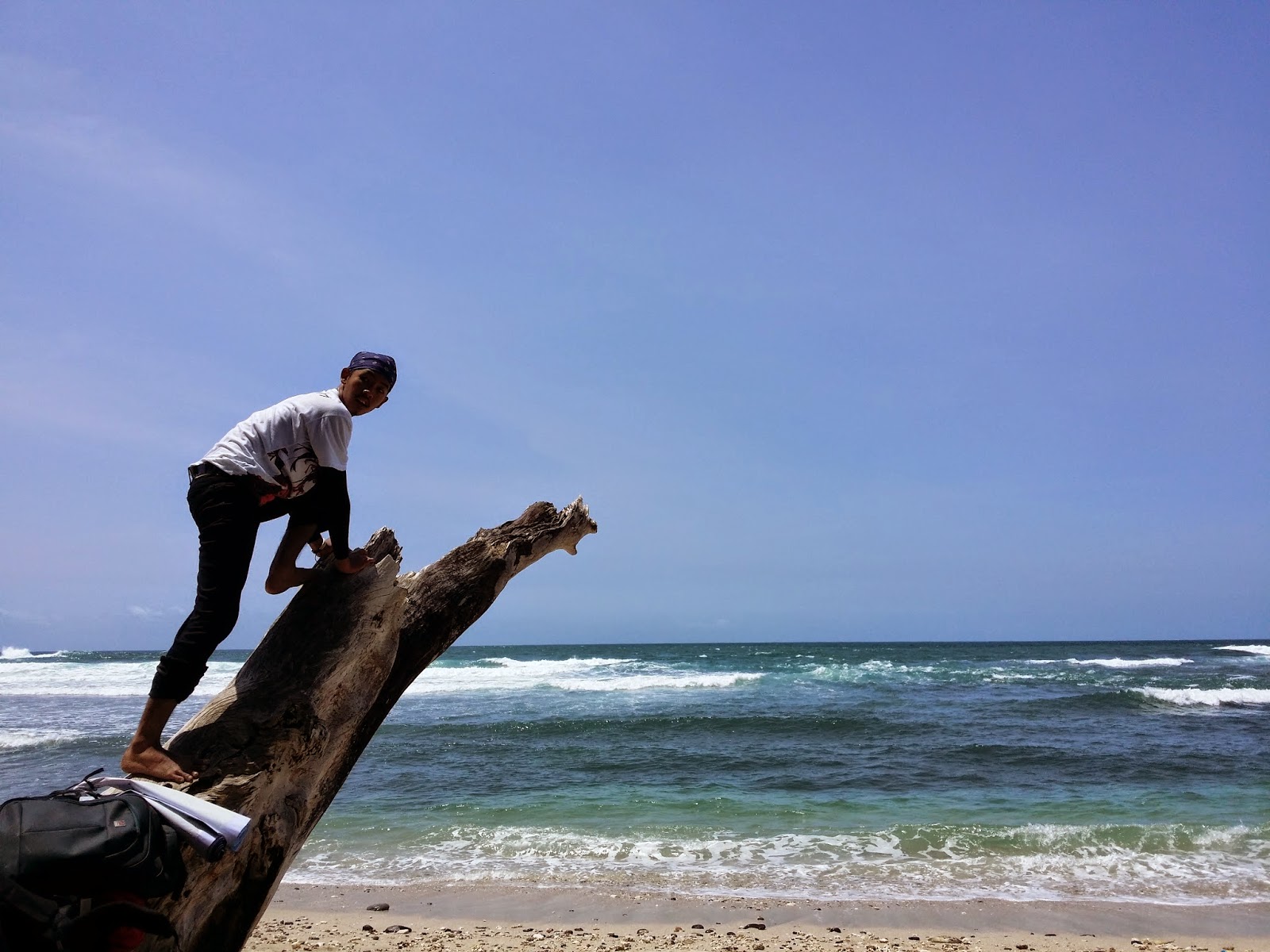  Pantai Kalipat Nusakambangan Cilacap serasa pantai pribadi 