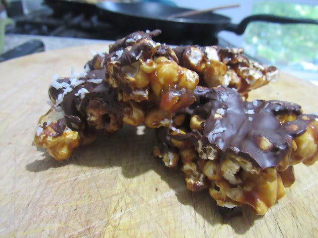 Vegan Caramel Chocolate Popcorn Bites