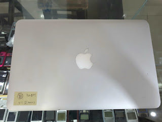 Laptop MacBook Air 11-inch A1370 Core i5 1.6GHz RAM 4GB SSD 128GB Seken Mulus