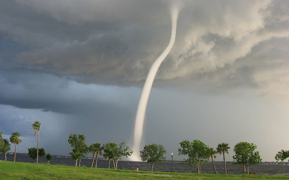 foto badai, foto tornado, gambar tornado