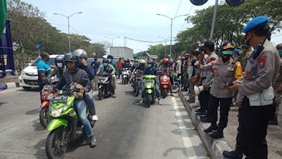 Pengamanan Jalur Lintasan Aksi Unjuk Rasa Akses Suramadu di Pimpin Kapolres Tanjung Perak 