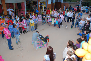 Encenado pelos alunos da Escola Fazenda Alpina, o Boi da Lua encantou a todos