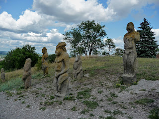 Изюм, Харьковская обл. Гора Кременец (Кремянец), Каменные идолы