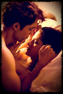 Bella Swan and edward cullen romance on bed