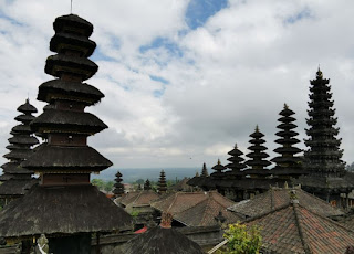 Templo Madre Besakih o Pura Agung Besakih de la Isla de Bali, Indonesia.