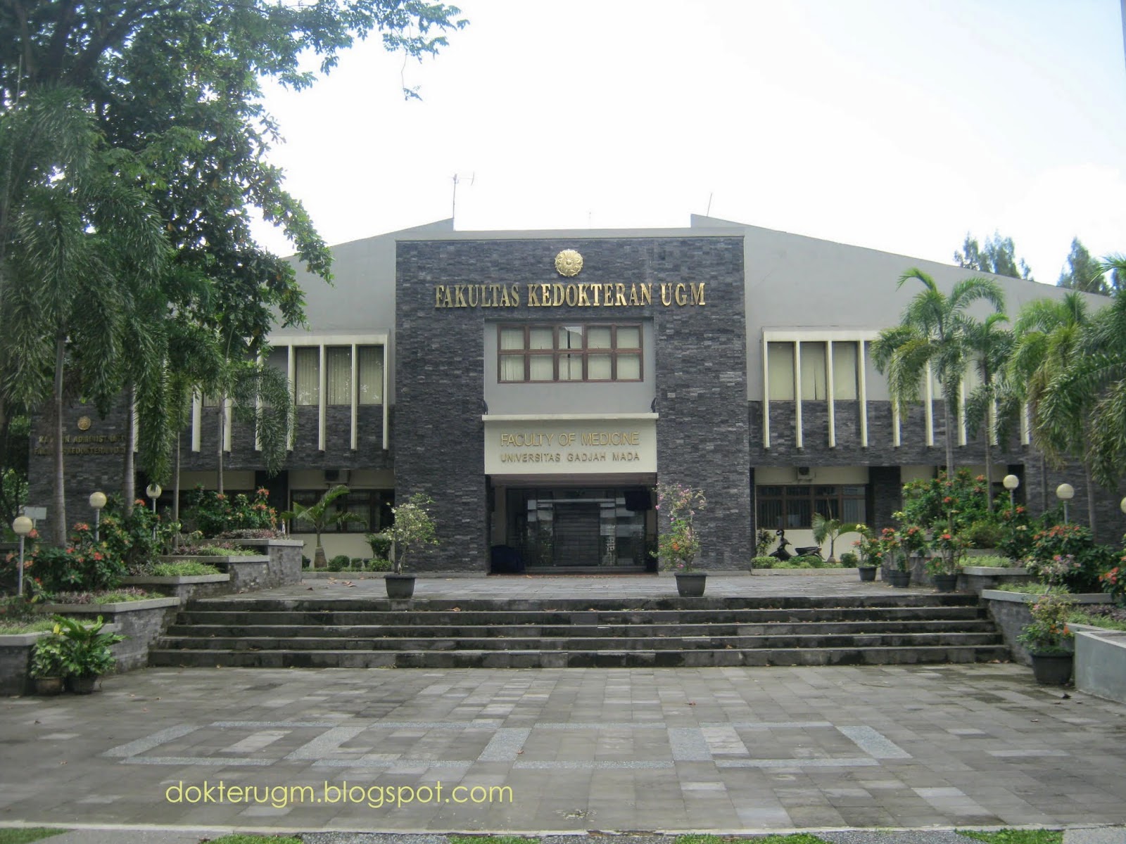 Universitas Gadjah Mada yang kemudian disingkat UGM merupakan universitas negeri tertua di Indonesia yang didirikan oleh Pemerintah Republik Indonesia