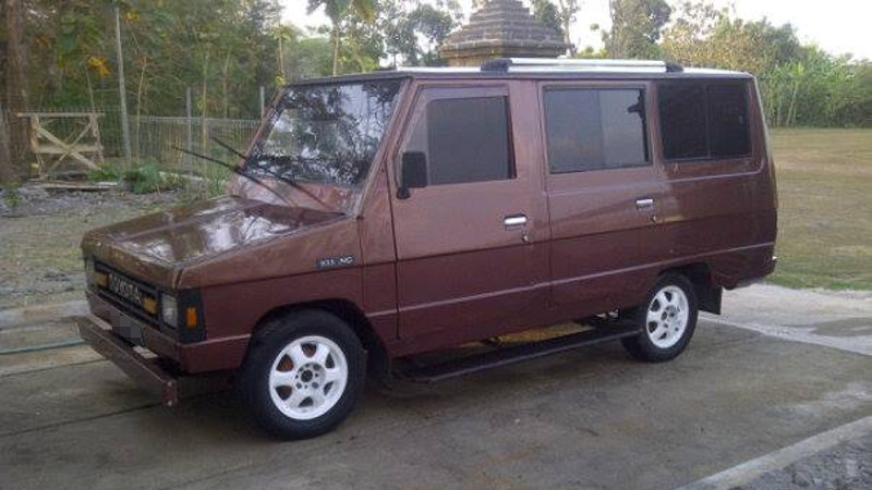 Toyota Kijang  KF20 Doyok Mobil Motor Lama