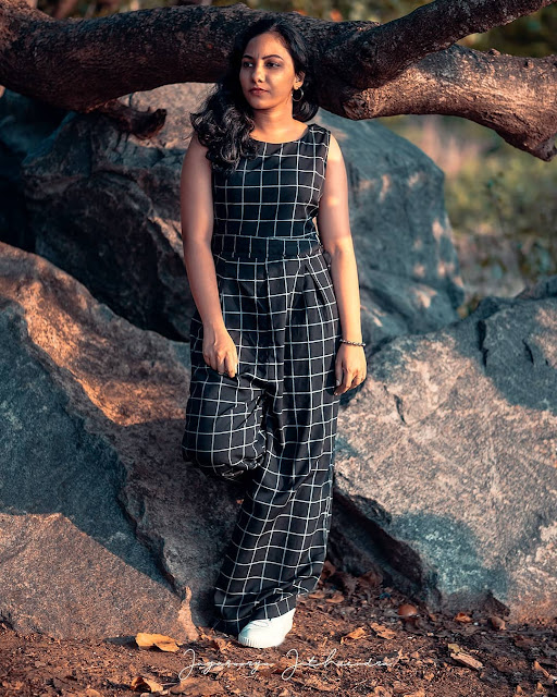 Women Black and White Checked Basic Jumpsuit With Belt M