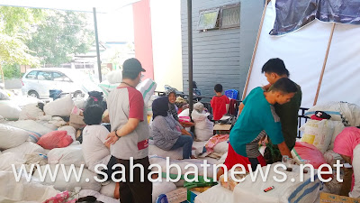 Sejumlah Korban Bencana Sulteng, Terima Bantuan Di Posko Peduli KNPI Pinrang 