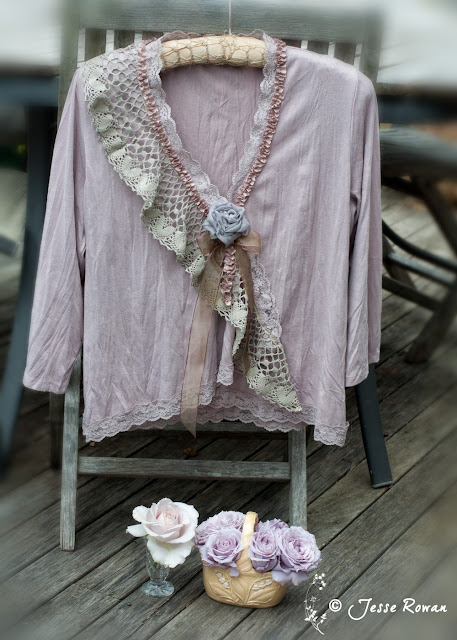 https://lace-age-girl.blogspot.com/2018/11/pastel-roses-and-lace.html