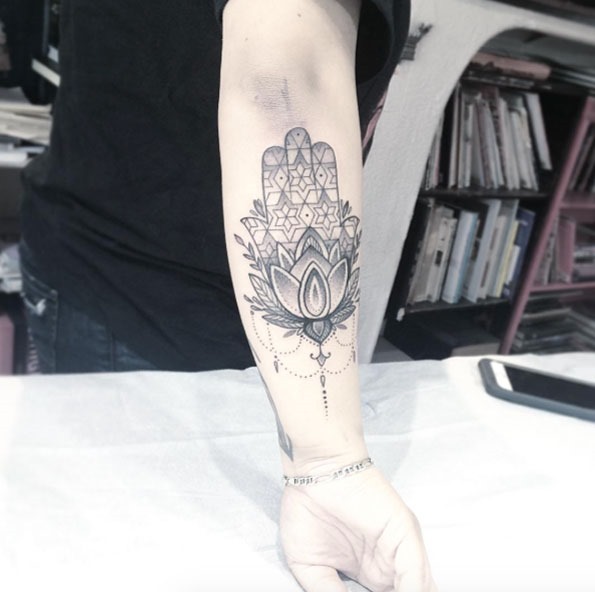 Este lotus hamsa