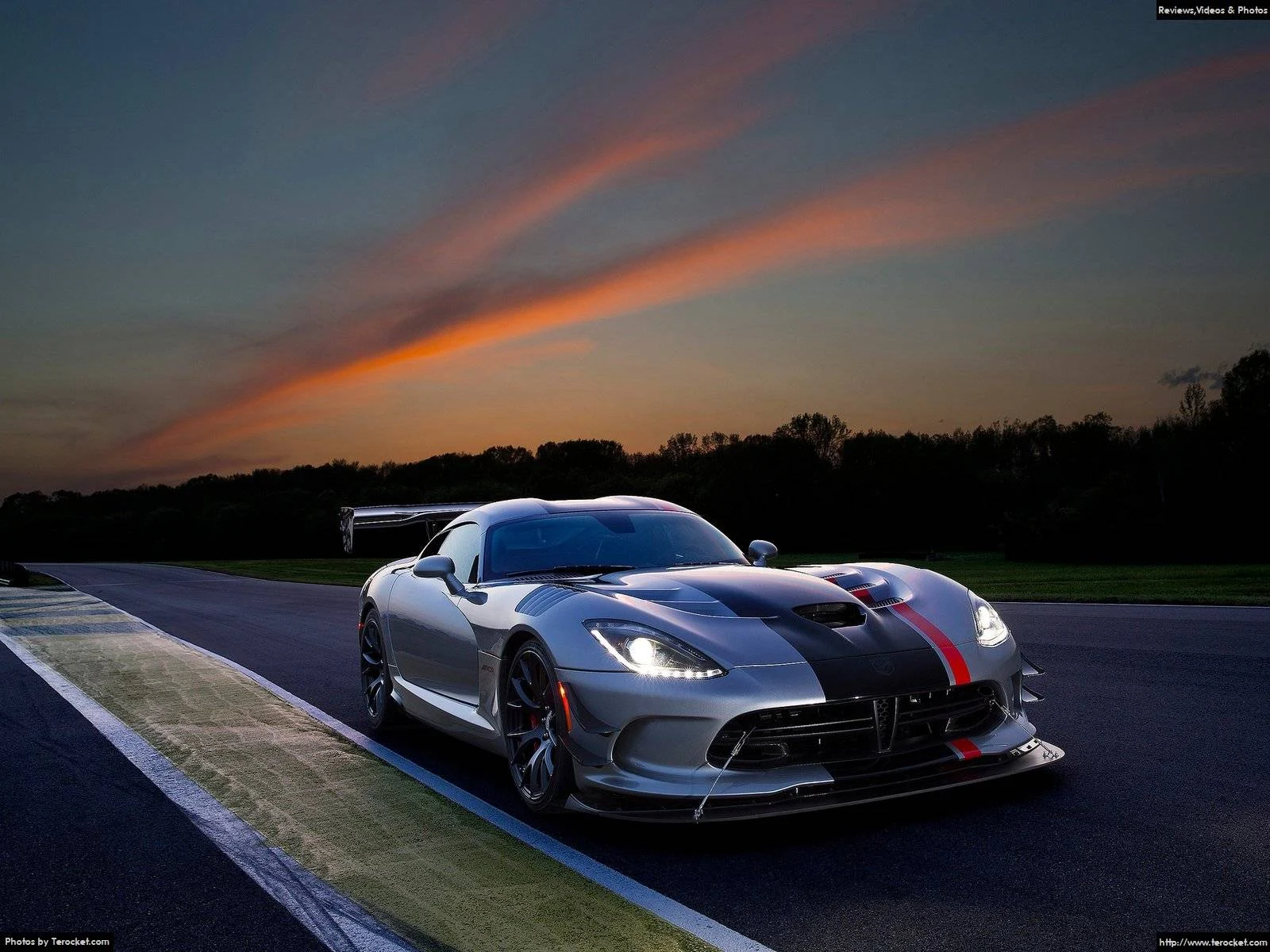 Hình ảnh siêu xe Dodge Viper ACR 2016 & nội ngoại thất