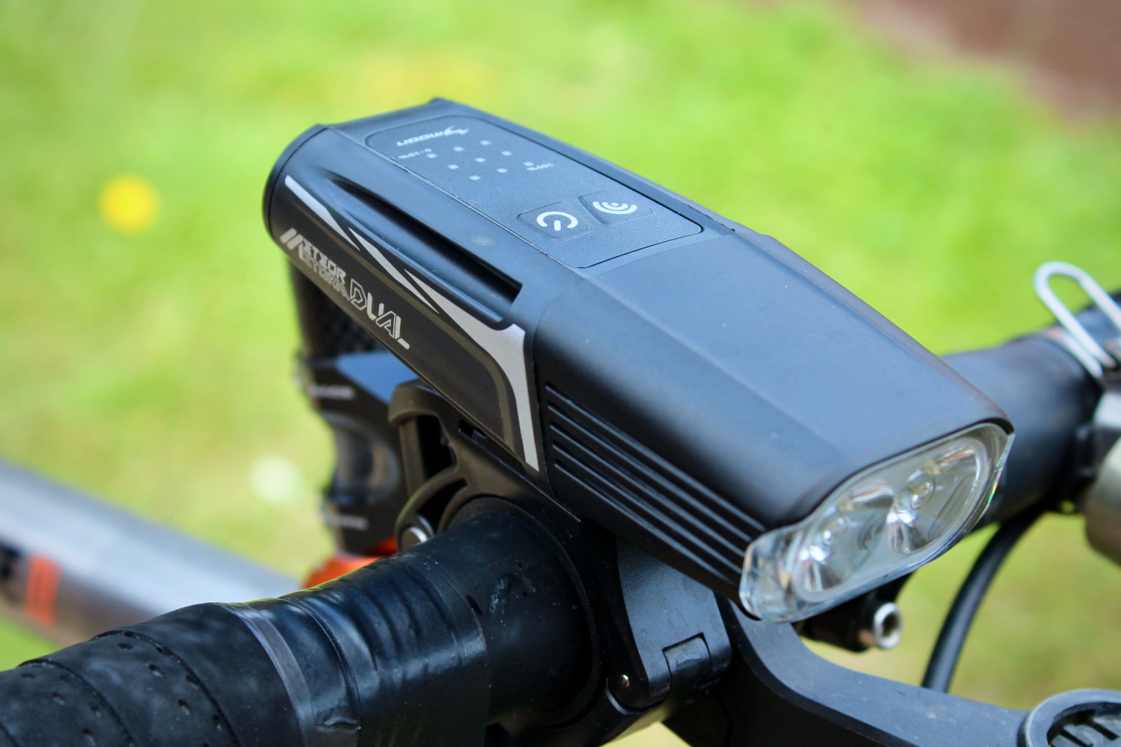 Review Moon Meteor Storm Dual Front Bicycle Light