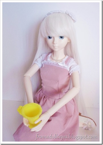 The ball jointed doll having her tea and her final say.