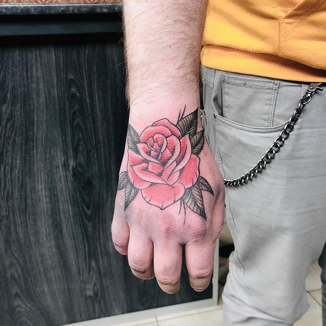 tatuagem old school masculino colorida preta mão