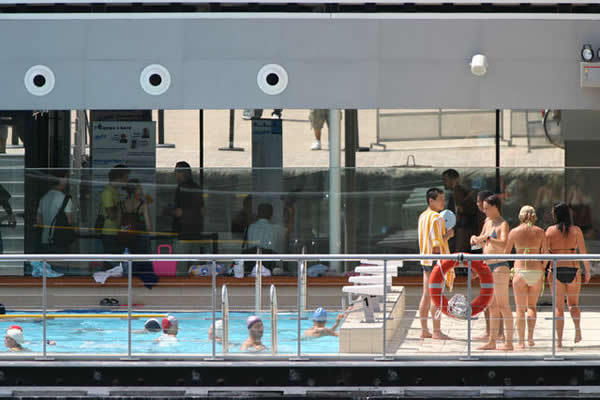 Piscine sur péniche à Paris