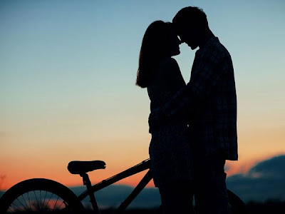 How Men Fall In Love - kissing at sunset