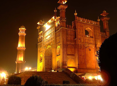 badshahi mosque lahore | beautiful places in pakistan