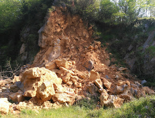 Desprendimiento reciente, Cantera de caliza, Bizkaia, Euskadi