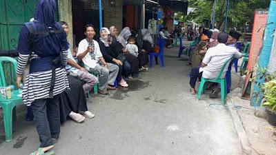 Firman Calon DPRD Bersama Ketua RW 003 Kel.Kapuk Takziah Kerumah Duka Almarhumah Purwanti