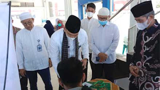 Sonny Budaya Putra Bayar Zakat Fitrah