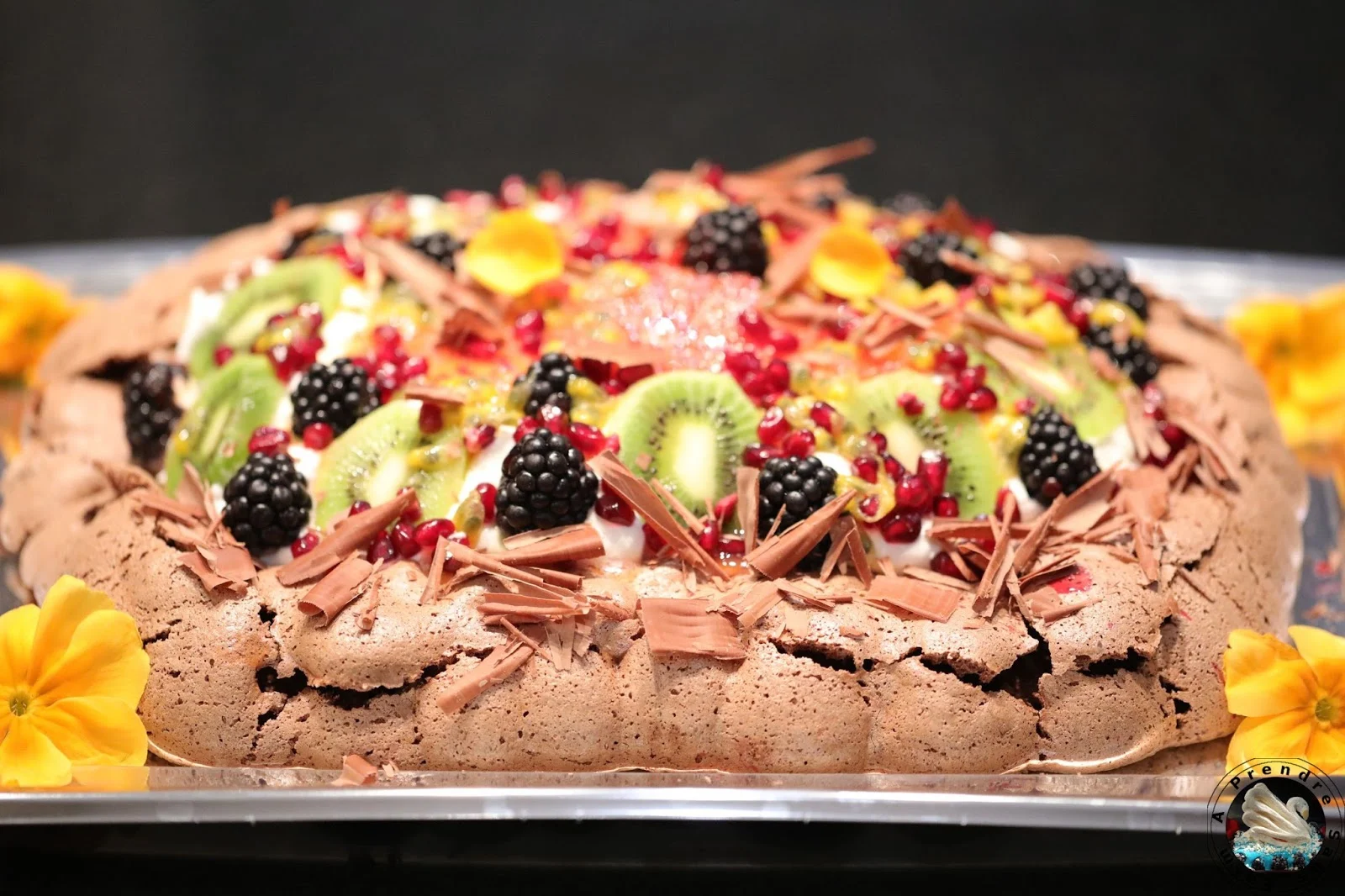 Pavlova au chocolat et aux fruits