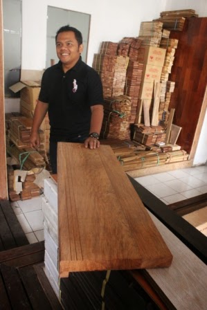 Harga Papan Tangga Kayu Untuk Dipasang di Tangga