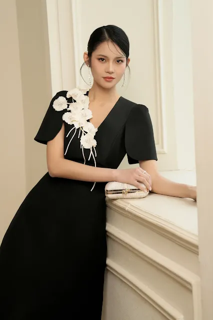 Floral embellished party dress - The perfect choice for elegant and luxurious ladies.