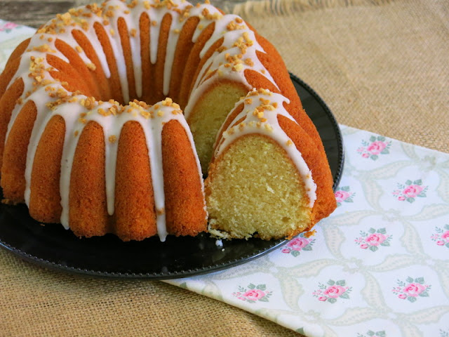 QUEQUE DE ACEITE DE OLIVA  Y ALMENDRA CON LIMA Y CARDAMOMO