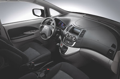 Mitsubishi Grandis Limited Edition interior