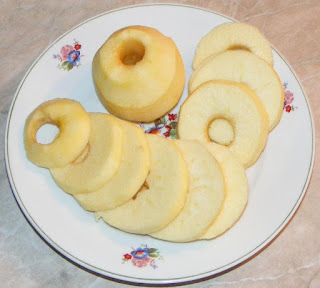 mere rondele, mere felii, retete cu mere, preparate din mere, retete, mere taiate felii pentru mere pane la tigaie, 